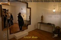 Vgl. Titelbild: Dieselbe Spiegelinstallation mit Besuchern (Bild: Stefan Siedler)